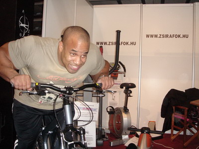 Victor Martiner az Neuzer Altrix Airborne kerékpáron